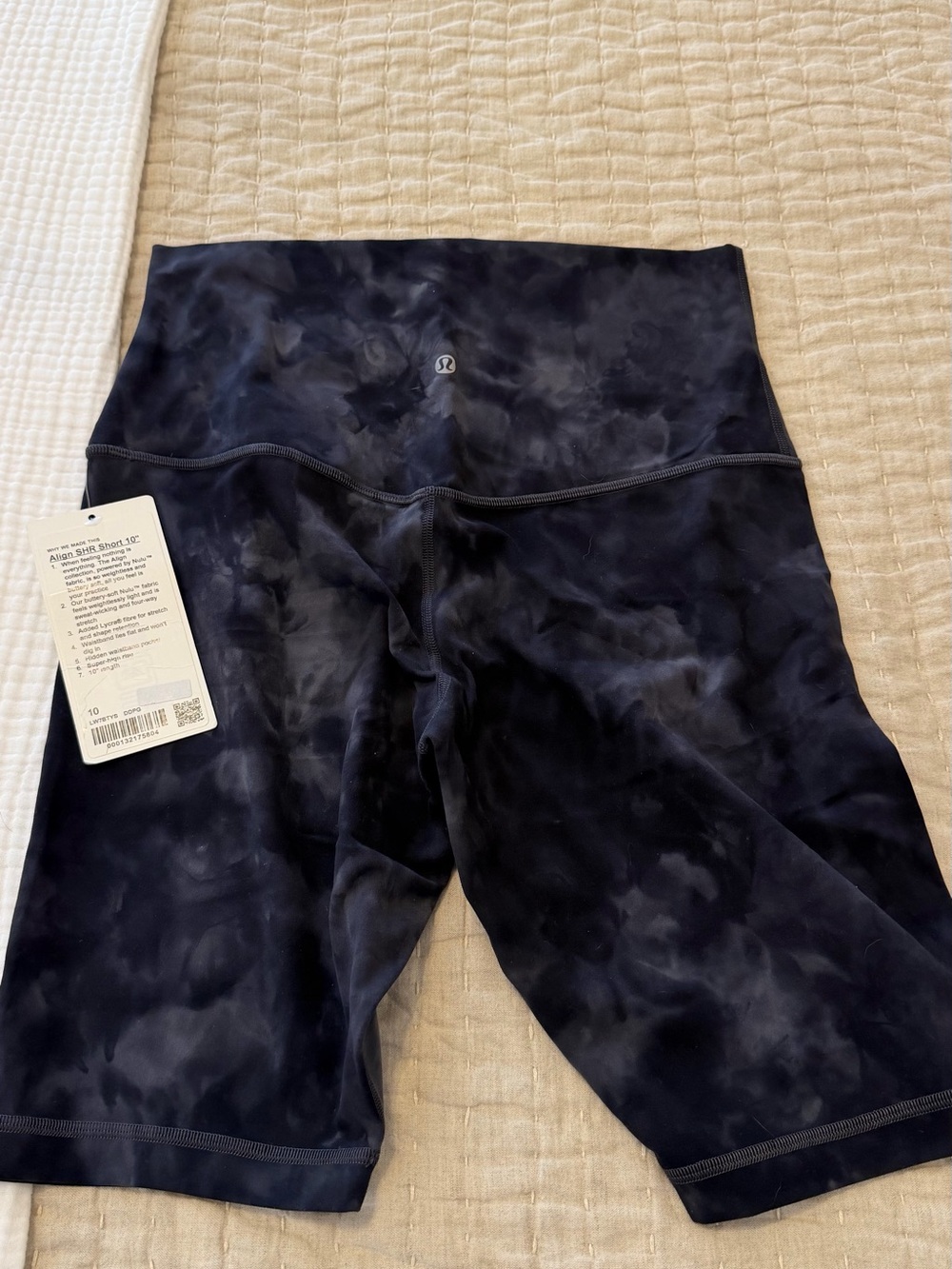 Lululemon women’s Align  Black and gray Tie-Dye Bike Shorts size 10 Sold Out!